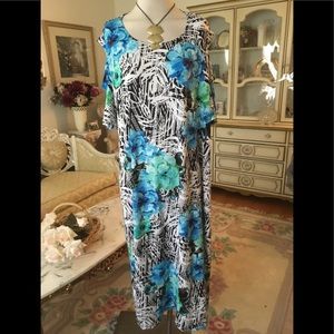 Avenue NWOT cold shoulder maxi dress really nice size 30/32